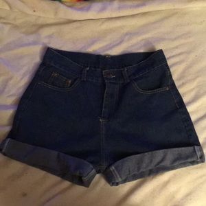 semi long shorts, stylish and comfortable.
